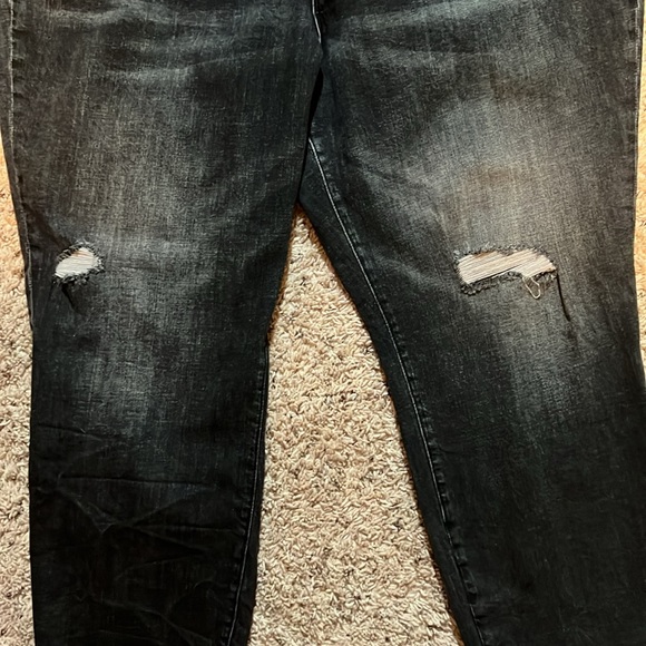 KUT from the Kloth High Rise Reese Fab Ab Ankle Straight Leg Black Jeans. 20W - Picture 4 of 15